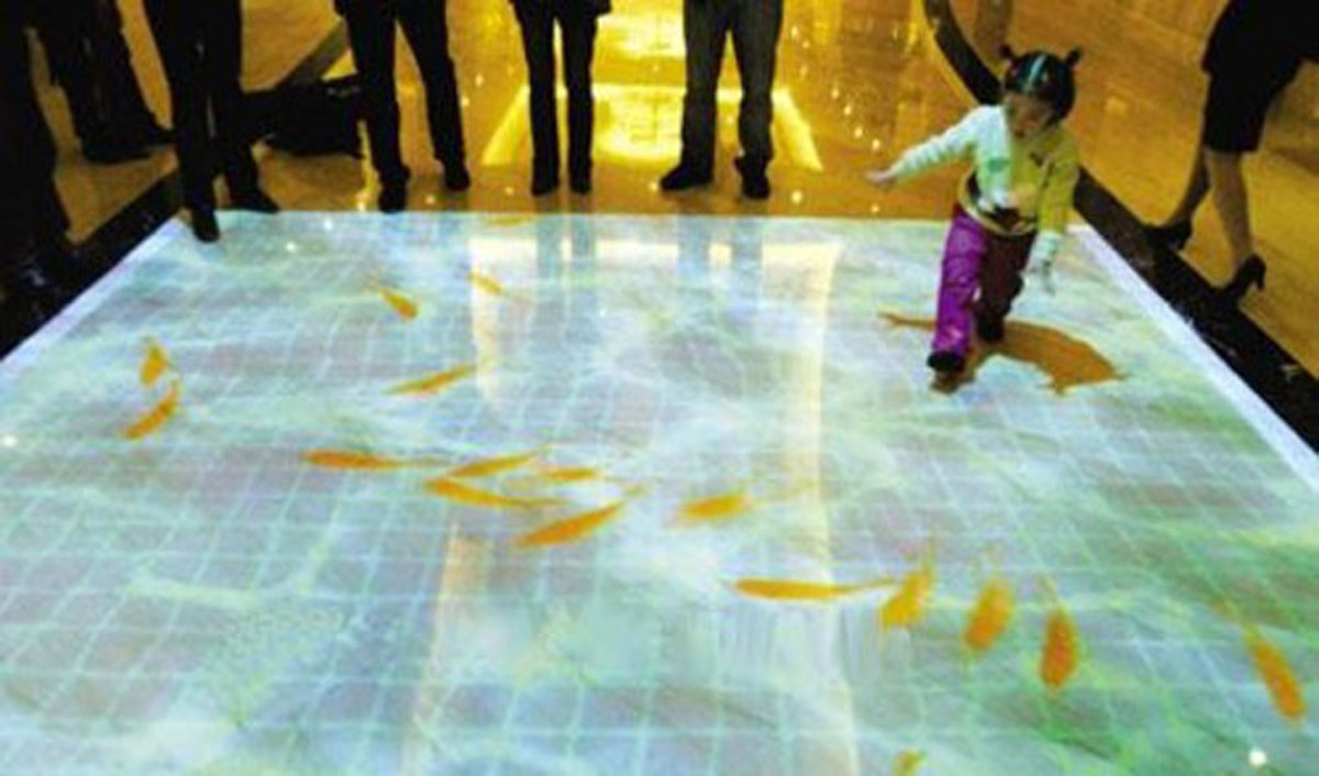 博湖县教育体验互动鱼水投影