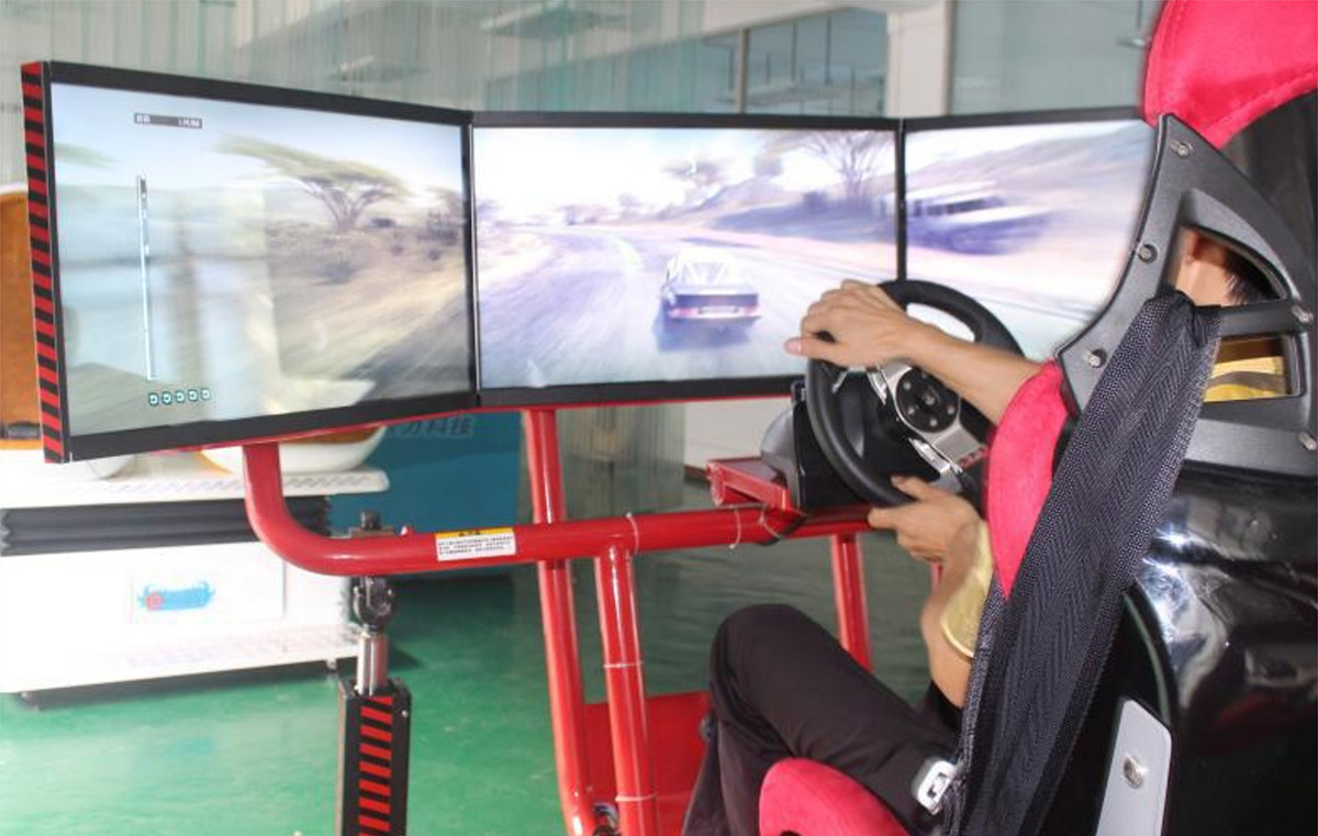 清新区教育体验F1三屏实感模拟赛车